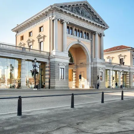 Prato Della Valle Red & Blu Studios Padova Exterior photo